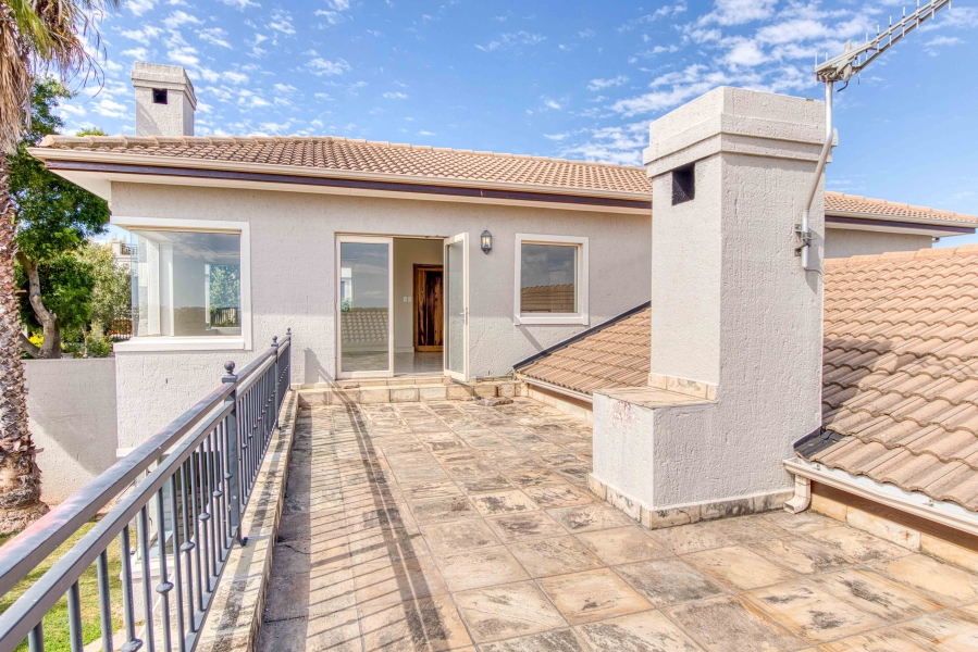 3 Bedroom Property for Sale in Bakkershoogte Western Cape